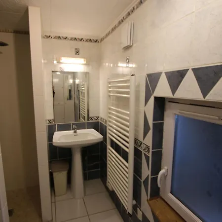 Hébergement de vacances Maison Familiale Avec Terrasse Et Proche à - Fr-1-364-98