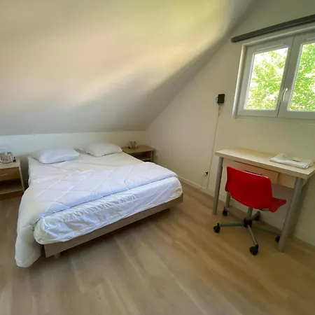 Hébergement de vacances Maison Familiale Avec Terrasse Et Proche à - Fr-1-364-98 *